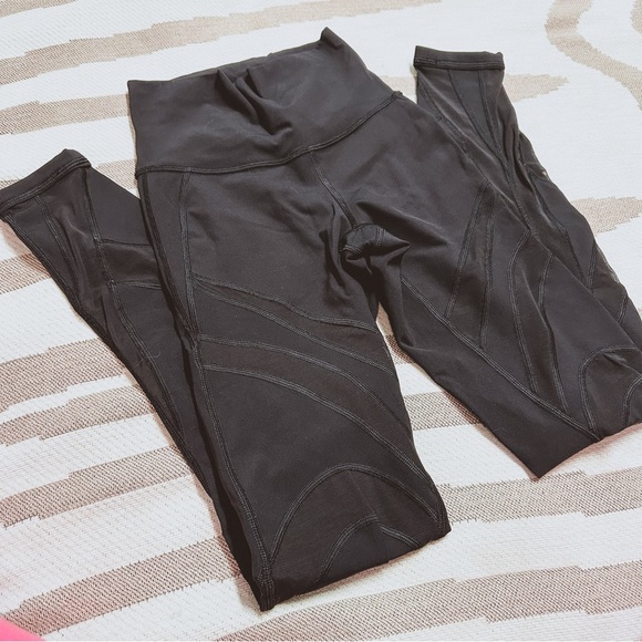 ❌SOLD❌Lululemon cross mesh style legging size 2 - Picture 7 of 10